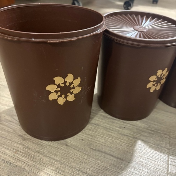 Vtg Set Of 4 Tupperware Brown Mushroom Nesting Servalier Canister W/ 3 Lids - Picture 2 of 8
